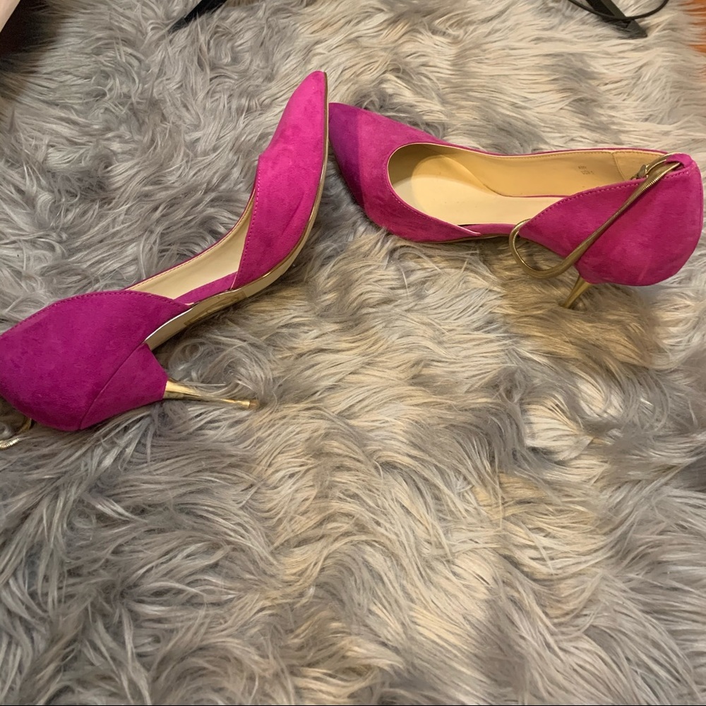 Fuchsia pump with gold heel
